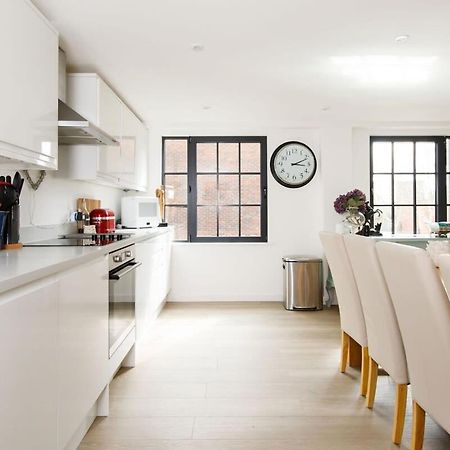 Stylish City Centre Apartment With Sauna Chichester Exterior foto