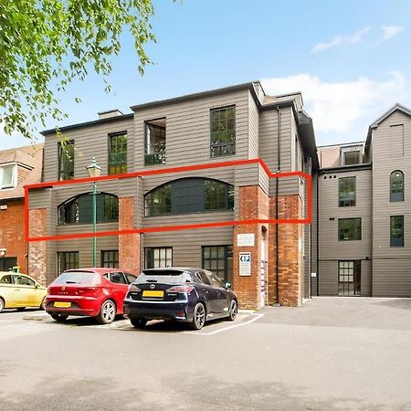 Stylish City Centre Apartment With Sauna Chichester Exterior foto