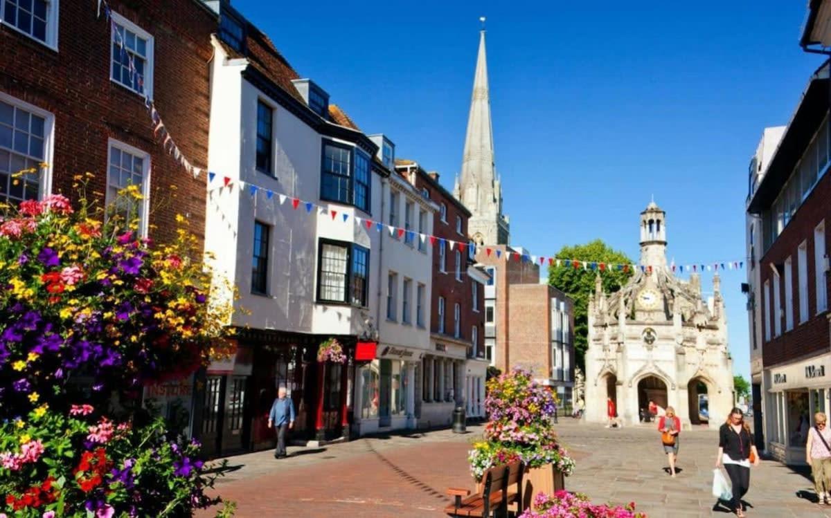 Stylish City Centre Apartment With Sauna Chichester Exterior foto