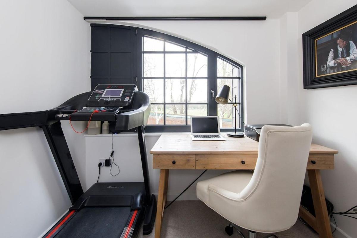 Stylish City Centre Apartment With Sauna Chichester Exterior foto