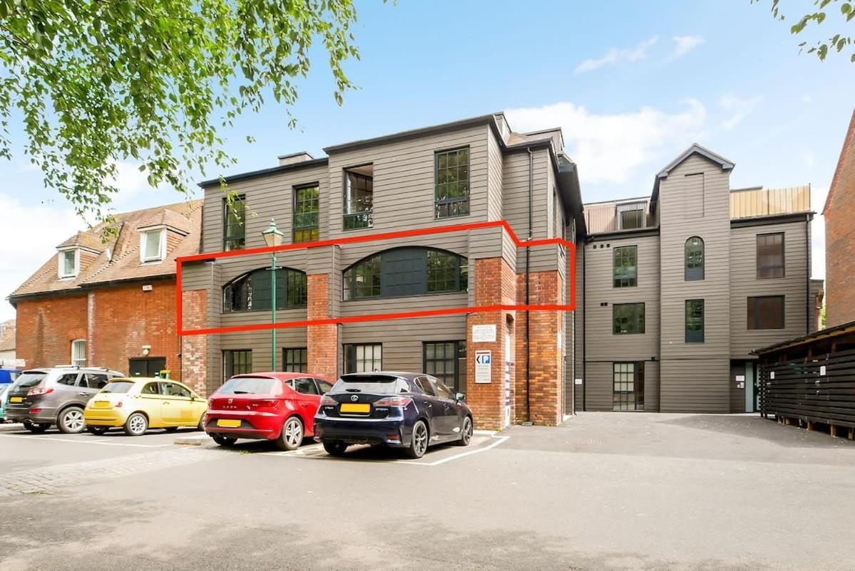 Stylish City Centre Apartment With Sauna Chichester Exterior foto