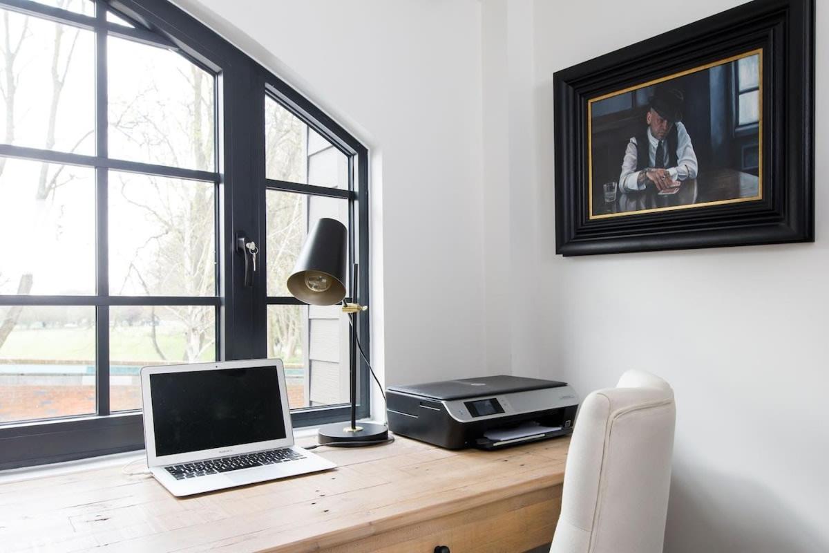Stylish City Centre Apartment With Sauna Chichester Exterior foto